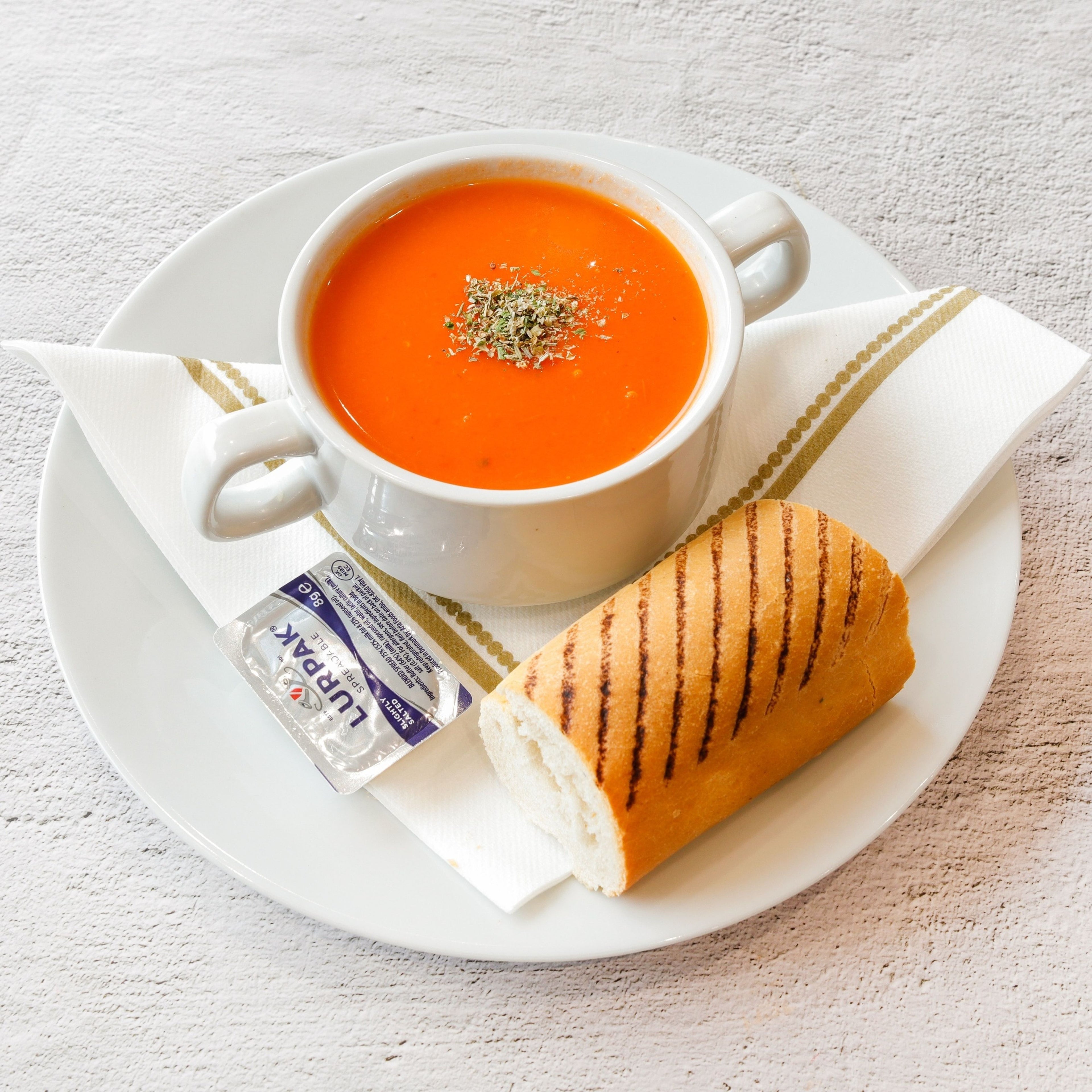 Tomato & Red Pepper Soup (V)